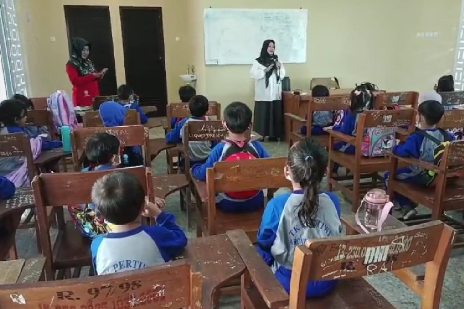 Antusias Siswa TK Pertiwi Arcawinangun Mengikuti Pembelajaran di Teaching&Experimental Farm Fapet Unsoed