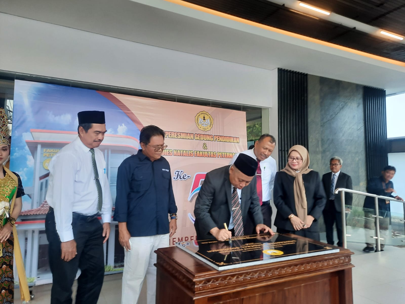 Rektor Unsoed Resmikan Gedung Pendidikan Fakultas Peternakan Unsoed Sekaligus Merayakan Dies Natalis Fapet Unsoed Ke-58