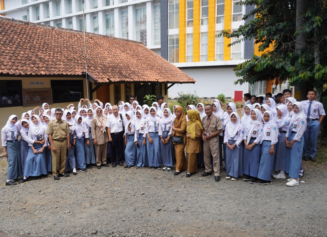 Dorong Minat Generasi Milenial Bidang Peternakan, Siswa SMA N 1 Kutasari Purbalingga Kunjungi Experimental Farm Fapet Unsoed