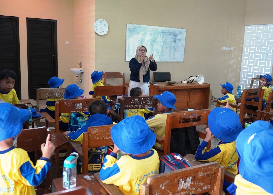 Tumbuhkan Cinta Binatang, Outing Class TK Tunas Ilmu Kunjungi Teaching Farm Fapet Unsoed
