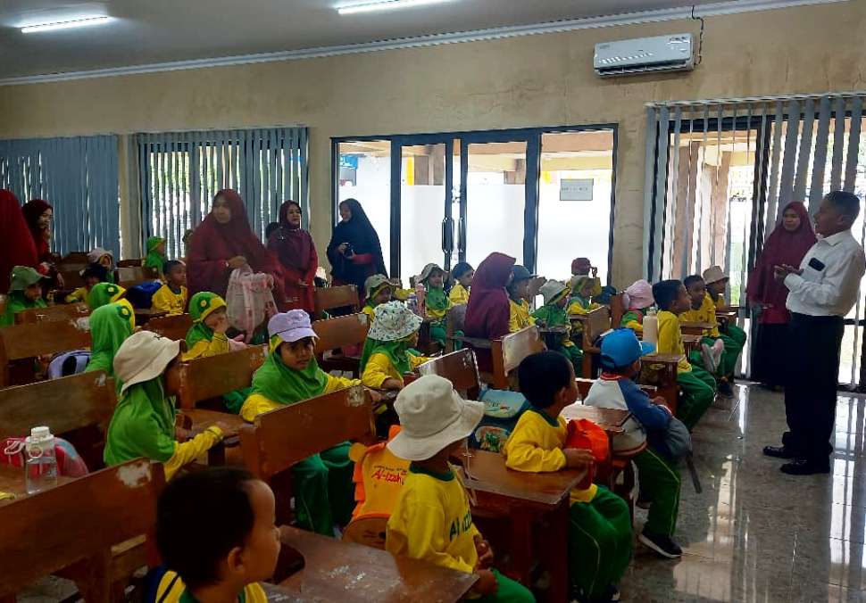 KB Islam Al-Izzah Kenalkan Hewan Ternak Lewat Outing Class di Fakultas Peternakan Unsoed