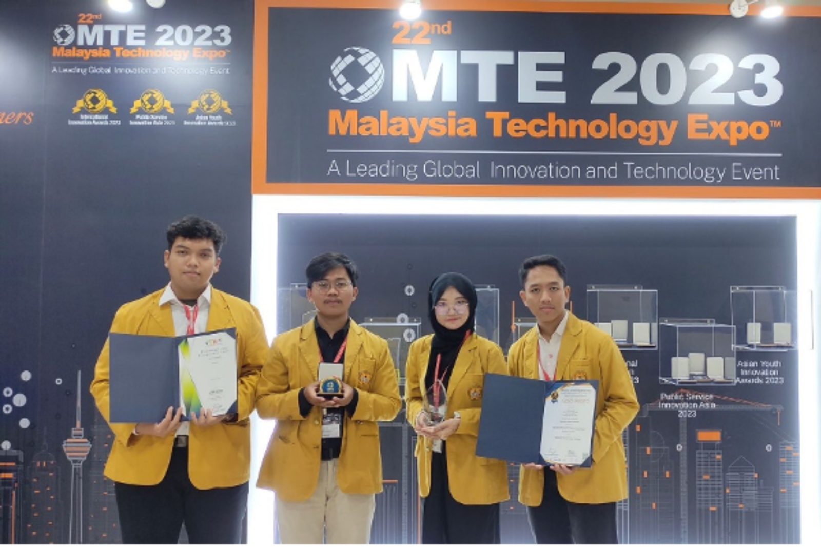 Dua Mahasiswa Fapet Mendapat Gold Medal dan Award Khusus dalam 22nd Malaysia Technology Expo 2023