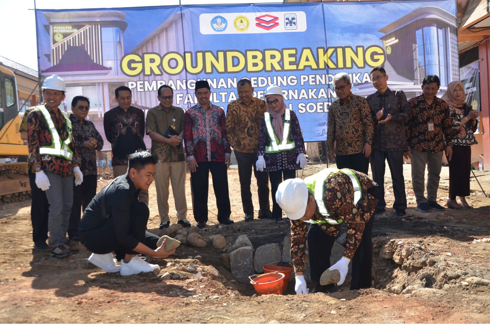 Rektor Universitas Jenderal Soedirman (UNSOED) Tandai Peletakan Batu Pertama Pembangunan Gedung Pendidikan Fapet Unsoed